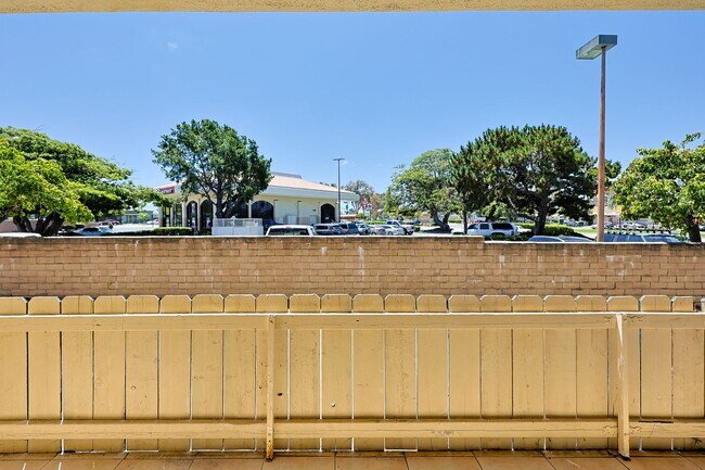 Building Photo - Spacious 2-Bed, 2-Bath Condo in Prime Nort...