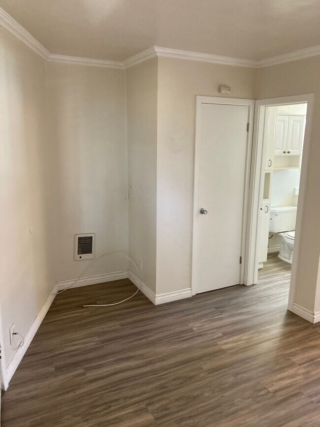 Building Photo - Studio in Pacific Beach Apartment Community