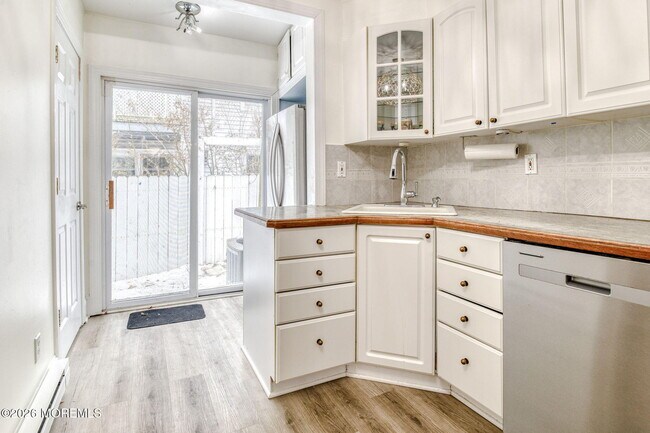 Building Photo - 132 Heck Ave