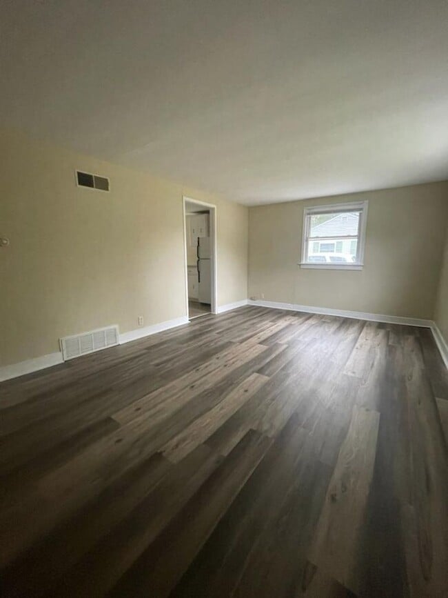 Building Photo - 2421 Hollywood Pl