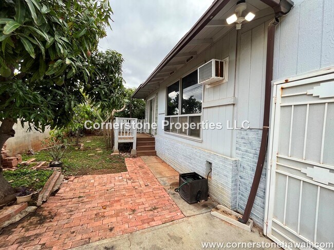 Building Photo - 87-136-136 Ma'aloa St