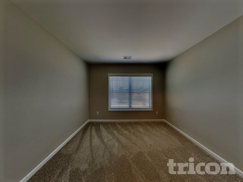 Building Photo - 422 Providence Plantation Cir