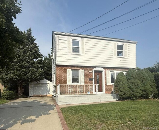 Building Photo - 410 Herricks Rd