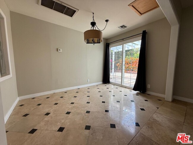 Building Photo - 14409 Hatteras St