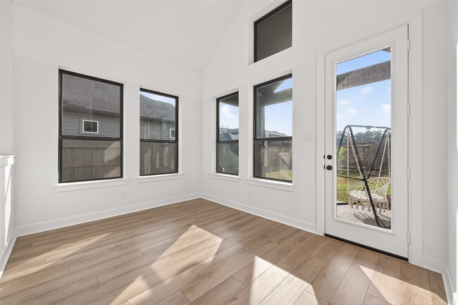 Building Photo - 16915 Chapel Knox Dr