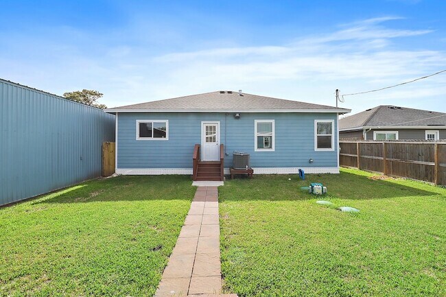 Building Photo - 19218 Akin Dr