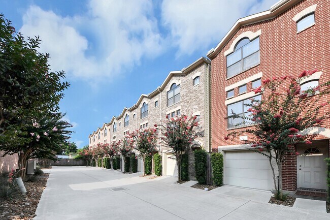 Building Photo - 8715 Meadowcroft Dr