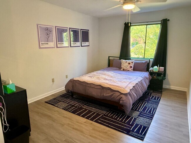 Building Photo - Fully Furnished Condo with community pool