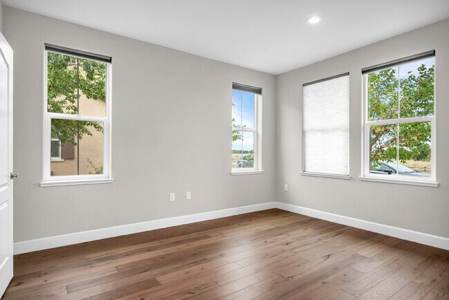 Building Photo - Available now | 3 bedroom + office | 3 full bath | Solar