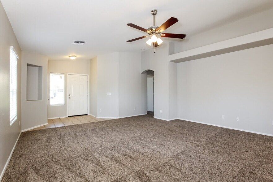 Building Photo - 15189 W Woodlands Ave