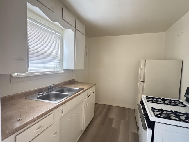 Building Photo - 1016 Wilmoore Dr SE