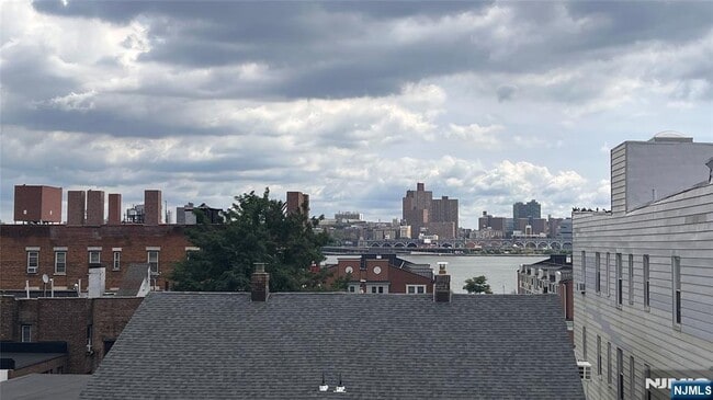 Building Photo - 82 Edgewater Pl