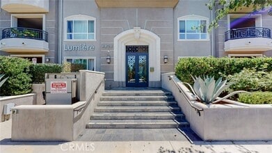 Building Photo - 4424 Whitsett Ave