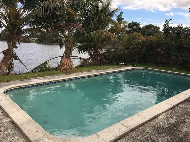 Building Photo - 3705 SW 68th Ave