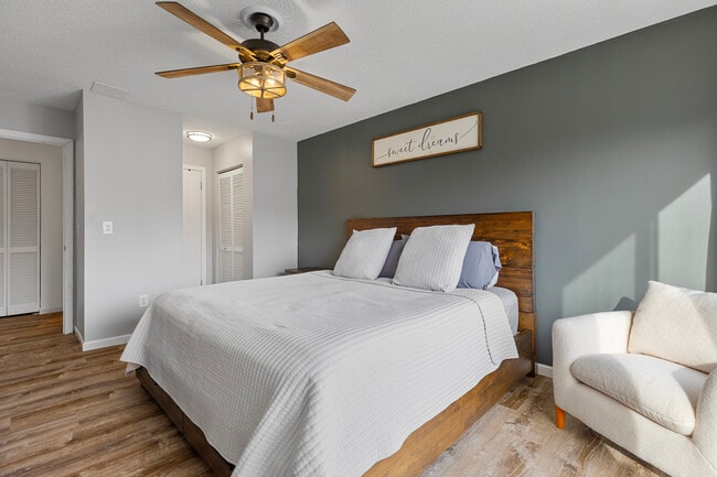 Building Photo - 109 Peddlers Dr