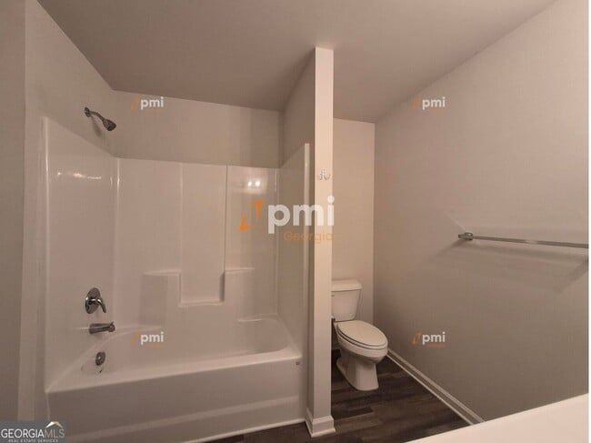 Building Photo - 712 Maddux Dr