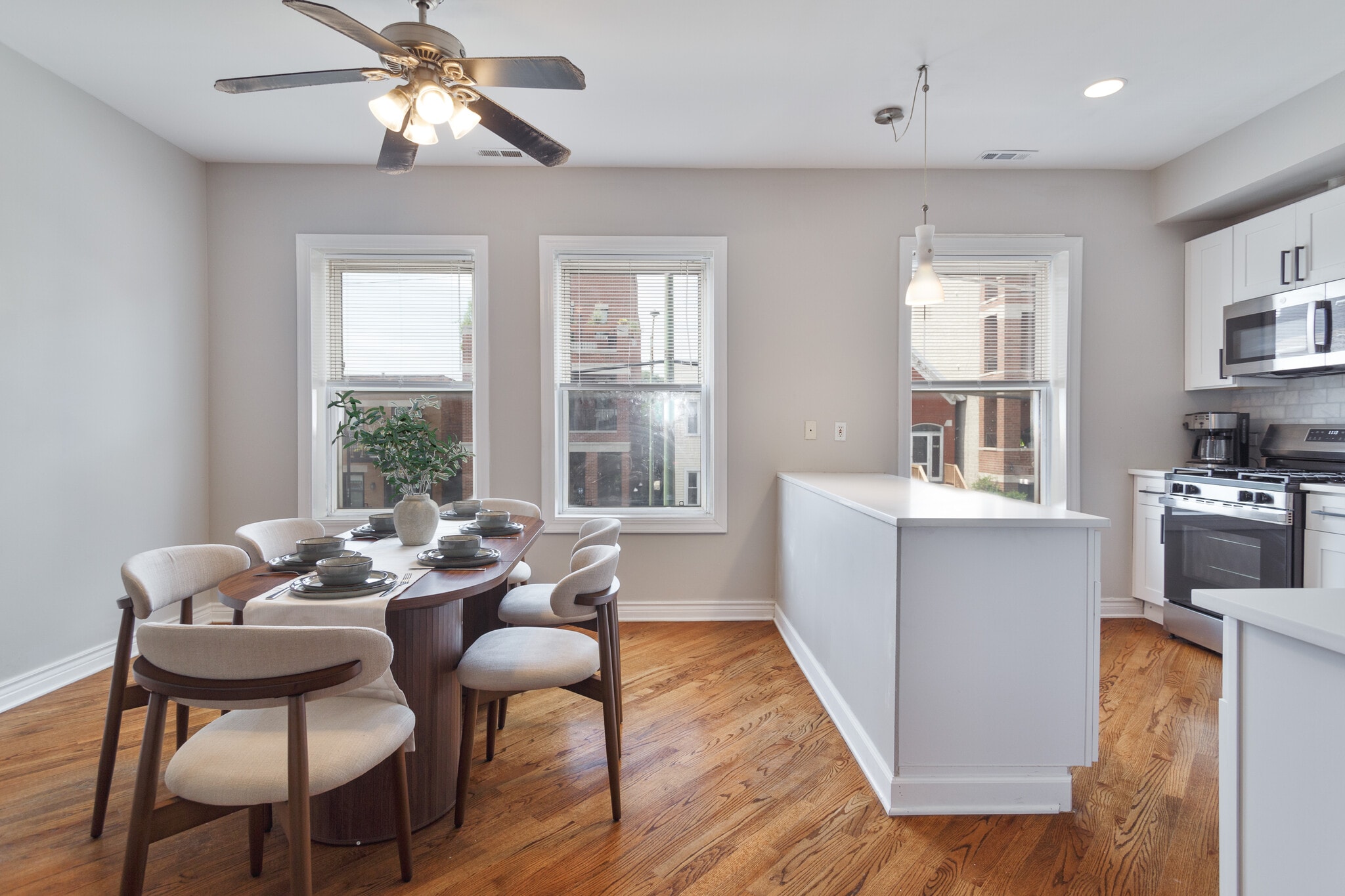 Building Photo - 3047 N Clybourn Ave