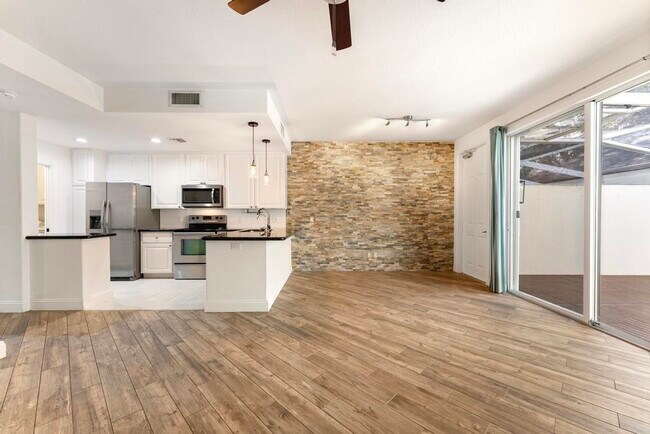 Building Photo - 180 Freeport Dr