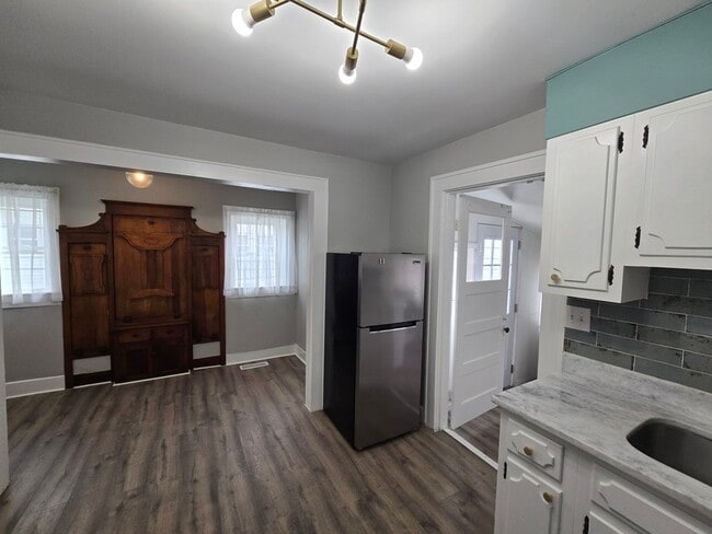 Building Photo - 105 California Ave