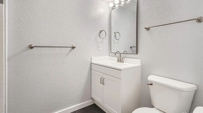 Building Photo - Updated 2 bedroom, 2 bath condo - Available now!