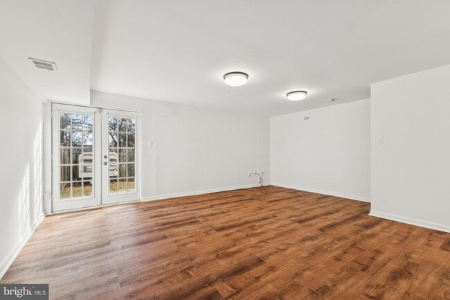 Building Photo - 1925 Inglebrook Dr