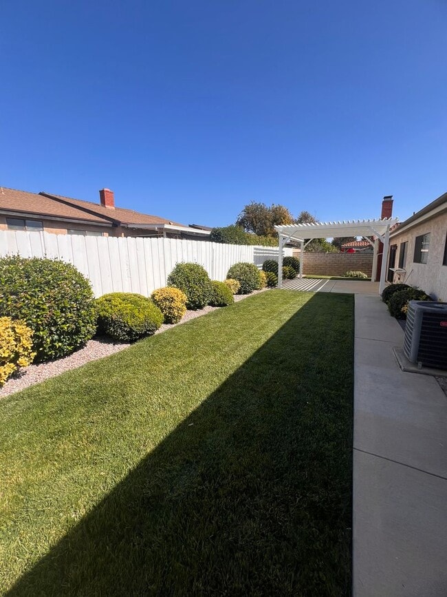 Building Photo - Camarillo - Single story, four bedroom, two bathroom home