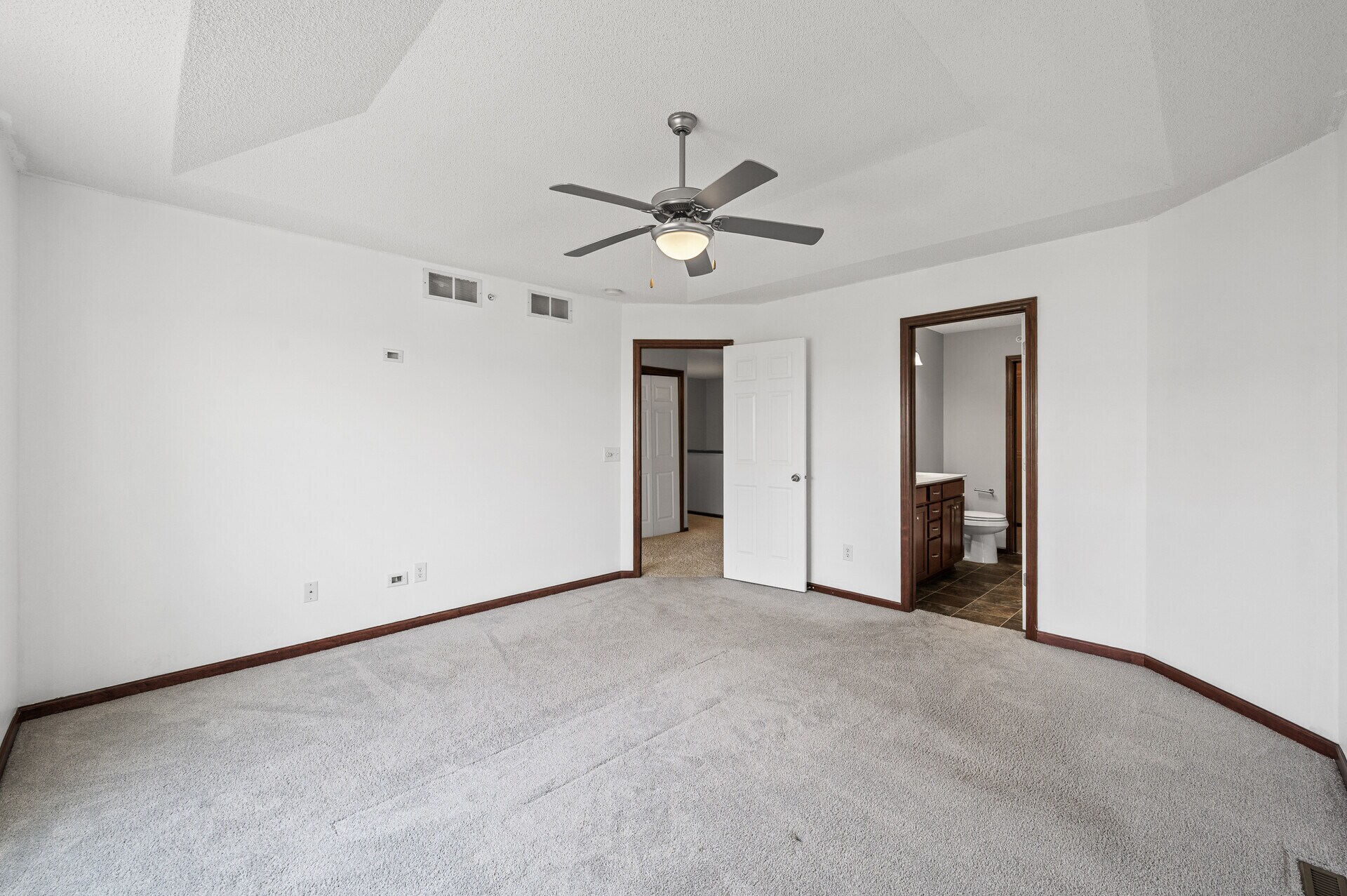 Building Photo - 11917 Emery Village Dr N