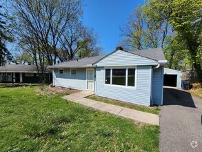 Building Photo - 3 Bedroom Ranch For Rent