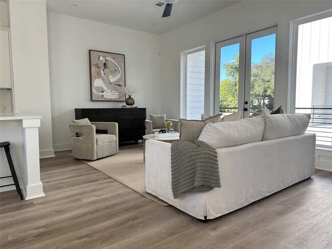 Building Photo - 810 Elkhart St