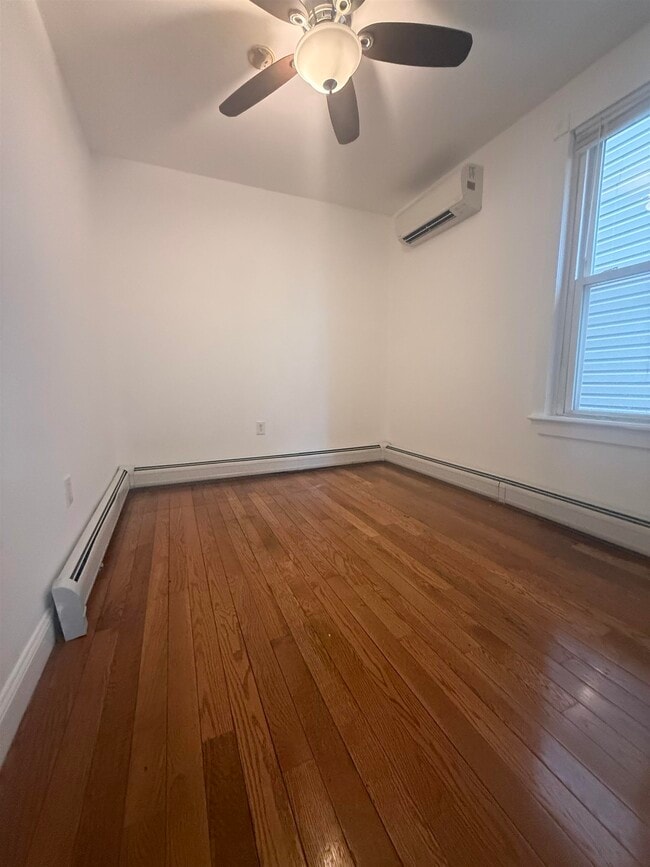 Building Photo - 220 Summit Ave