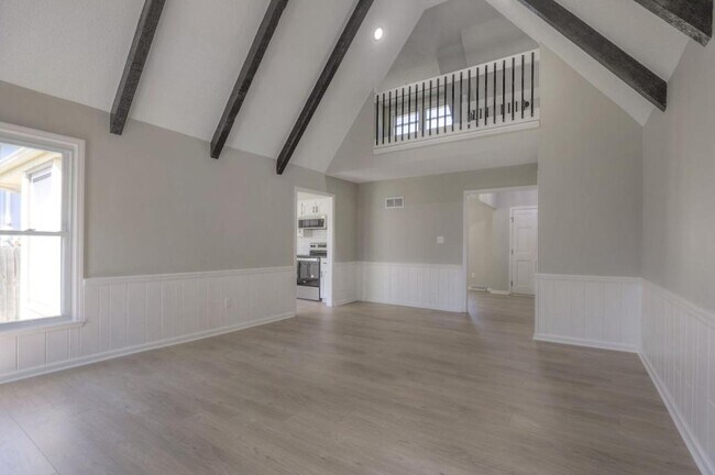 Building Photo - 1008 NW Roanoke Dr