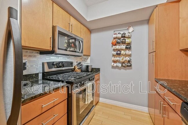 Building Photo - 915 E St NW