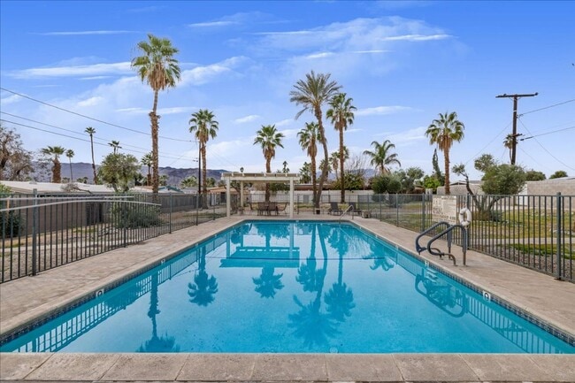 Building Photo - 3 Bed / 2 Bath Home with Two-Car Garage, Laundry and a Storage Shed/Work Space