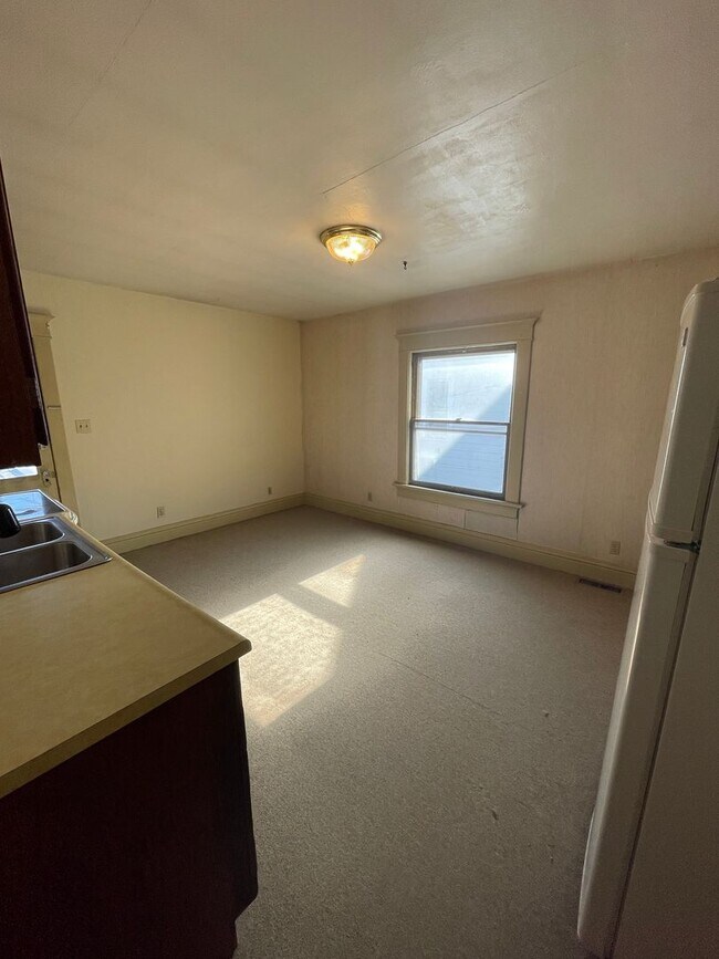 Building Photo - 723-723 1/2 South St