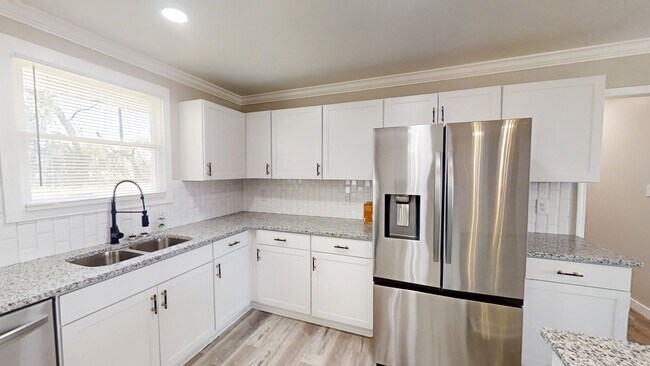 Building Photo - 1022 Oakdale Rd