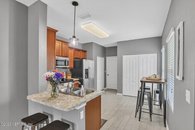 Building Photo - 63 WHITLAND Way