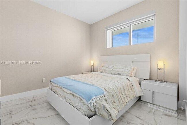 Building Photo - 2900 NE 7th Ave