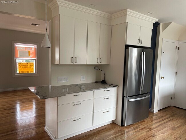 Building Photo - 9 Damson Ln