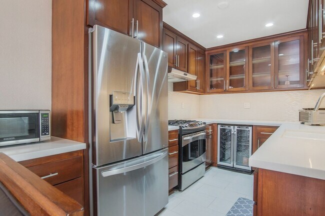 Primary Photo - Renovated three-bedroom, three-bath 2-stor...