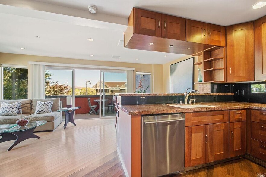 Building Photo - 933 Bridgeway