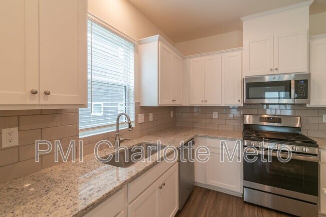 Building Photo - 7139 Bentz St
