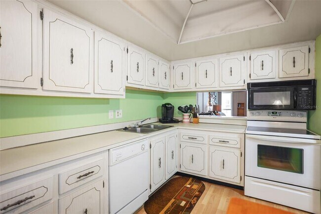 Building Photo - 4902 38th Way S