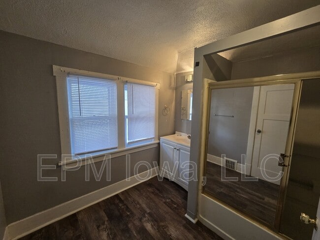 Building Photo - 1001 1/2 Randolph St