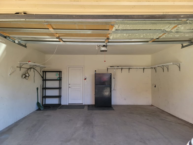 Building Photo - 837 E 98th Ave