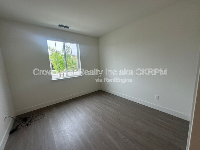 Building Photo - 657 Heathridge St