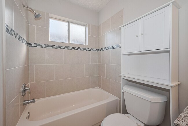 Building Photo - 17114 Quail Glen Dr