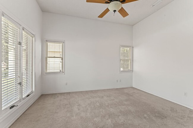 Building Photo - 47 Stonehenge Dr