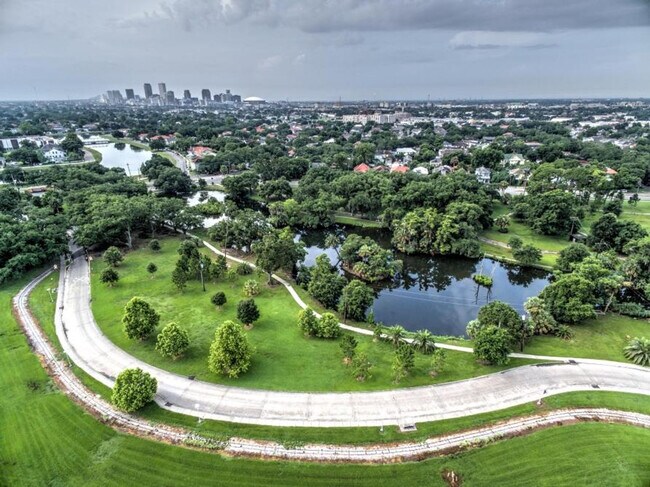 Building Photo - 1501 Robert C. Blakes Sr. Dr