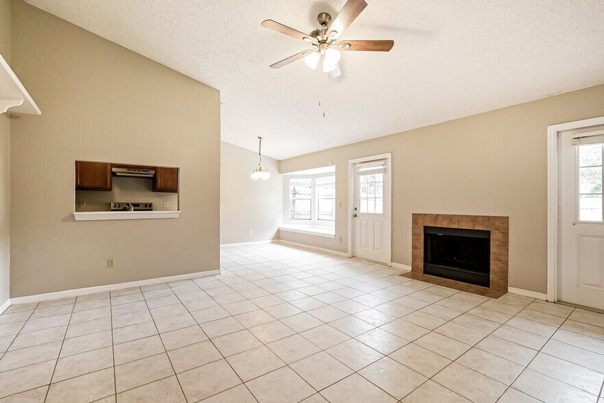 Building Photo - 9324 Pavillion Dr