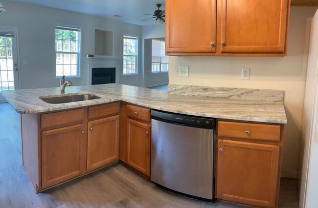 Building Photo - Quiet Neighborhood- Large family living!